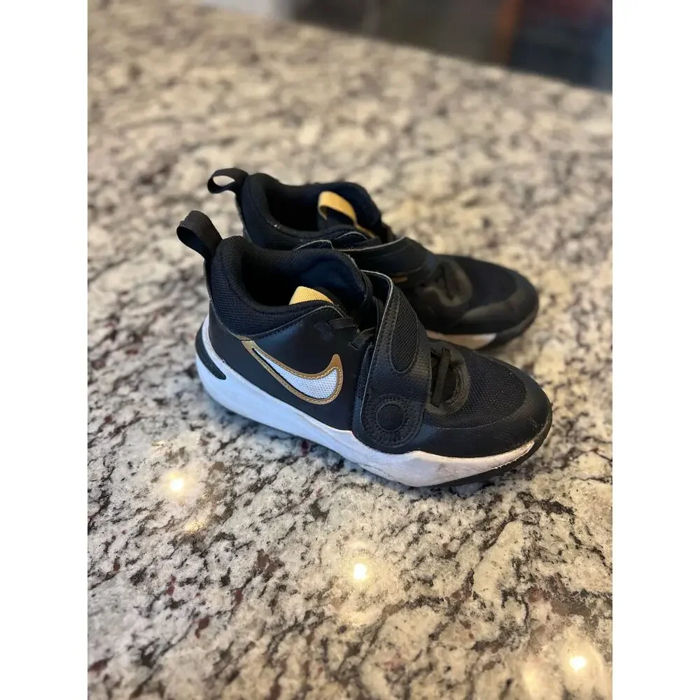 Nike team hustle youth shoes 3.5 black gold white